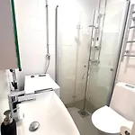 Daire Quiet Renovated Studio- Tram To The Center