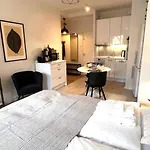 Apartament Quiet Renovated Studio- Tram To The Center *