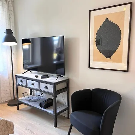 Daire Quiet Renovated Studio- Tram To The Center *