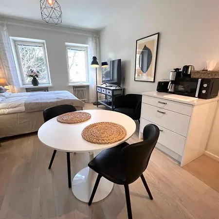 Apartment Quiet Renovated Studio- Tram To The Center Helsinki
