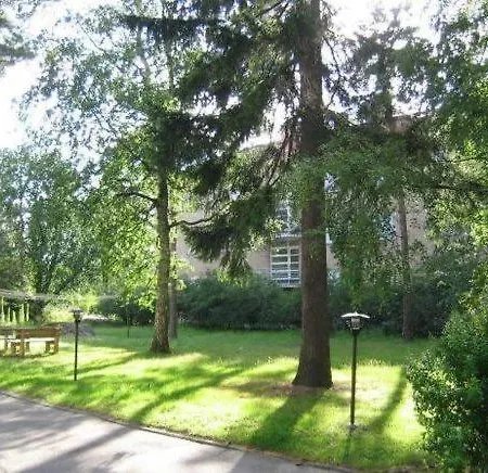 Quiet Renovated Studio- Tram To The Center Apartment *