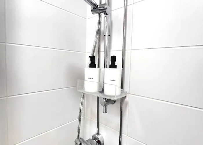 Quiet Renovated Studio- Tram To The Center *