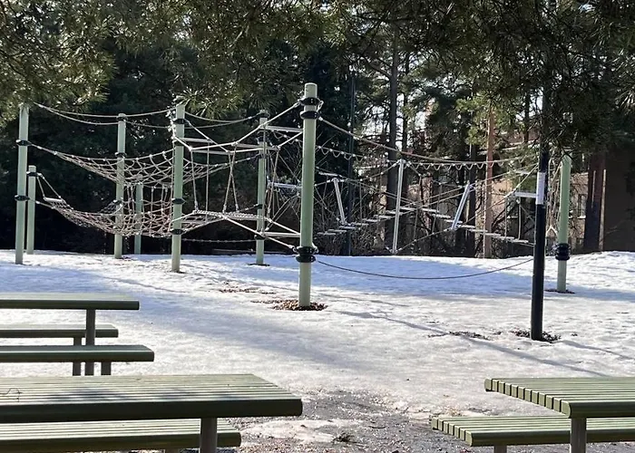 Quiet Renovated Studio- Tram To The Center