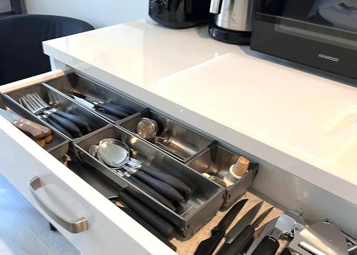 Apartment Quiet Renovated Studio- Tram To The Center